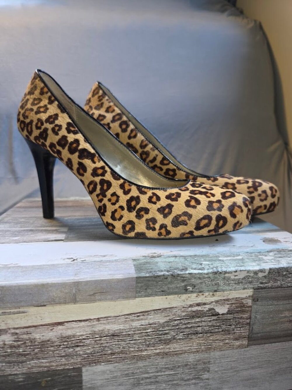 Bandolino mohair Leopard Print Heels Womens Size 7.5